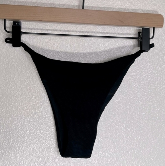 Zaful black ribbed tanga bikini bottom size 6 - Picture 3 of 8